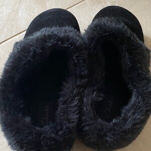 Clarks Women's Black Fur Slippers